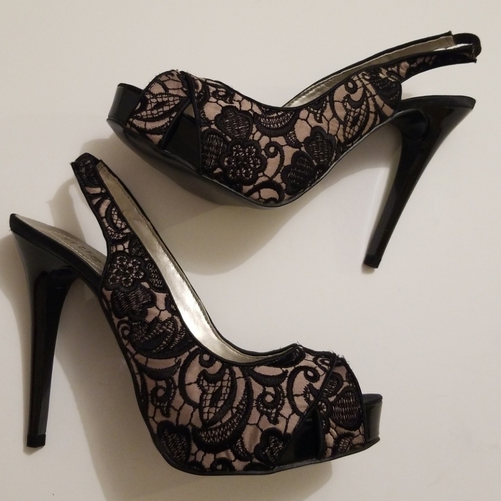 Guess shoes embroided us 7.5. NEW